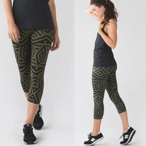 LULULEMON Wunder Under Crop II sz 4 Chevron